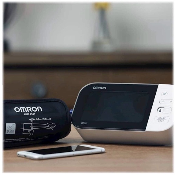 Omron - 10 Series -
Wireless Upper Arm Blood Pressure Monitor - Black/ White - Picture 3 of 4